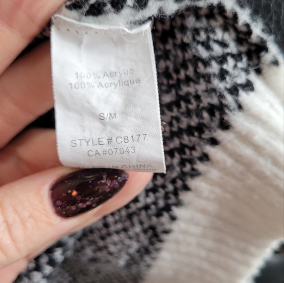 Dreamers acrylic pineapple sweater - Picture 6 of 8